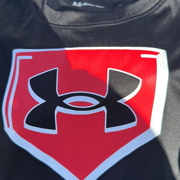 Boys Under Armour Tee…..$15 - Picture 1 of 2